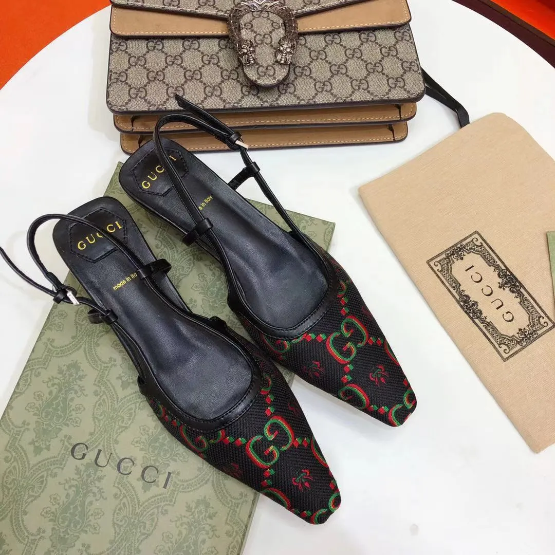 👟👟Ex-factory price 460👟👟 Gucci & Vintage 2025 spring new style second-hand original fabric/hot diamond mesh sandals, this series of sandals are so beautiful, you must buy them, Vintage things are like this, the longer they are, the more they taste👍🏻They are very elegant on the feet. Upper: Original Logo fabric Foot pads: Sheepskin Heel height: 4.5cm Sole: Genuine leather outsole Size: 34-41 (40 and 41 custom-made, non-refundable and non-exchangeable, with full set of packaging)
